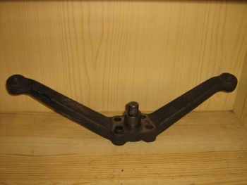 Spurstangenhebel rechts 460 mit M14 Schraublchern und 18 mm Konuslchern verbaut bei den lteren Gs ab ca. Bj. 82.